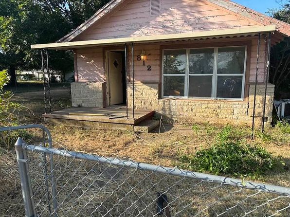 812 Young St