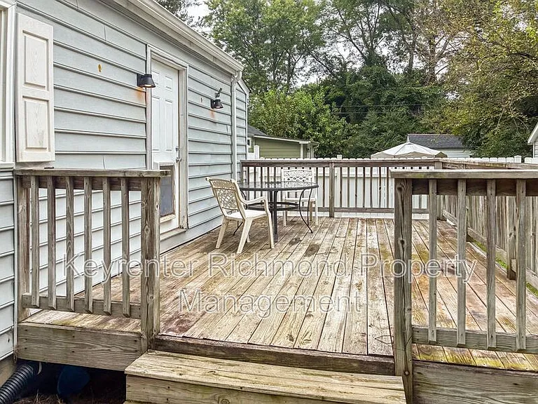 1019 Halsey Ln — Photo 11