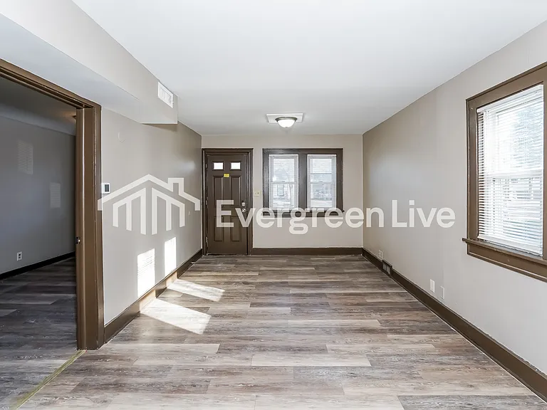 5147 N 58th St — Photo 3