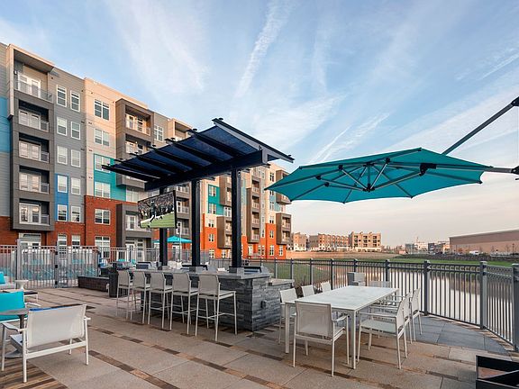 Courtyard with Grilling Stations and Outdoor TV
