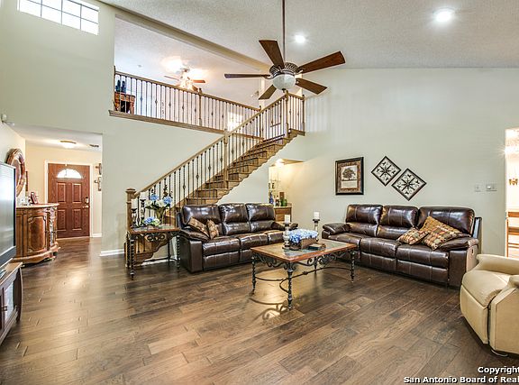 3rd image of 5960 Woodridge Hl