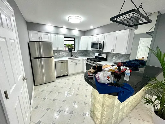 Rented by Amorelli Realty | media 3