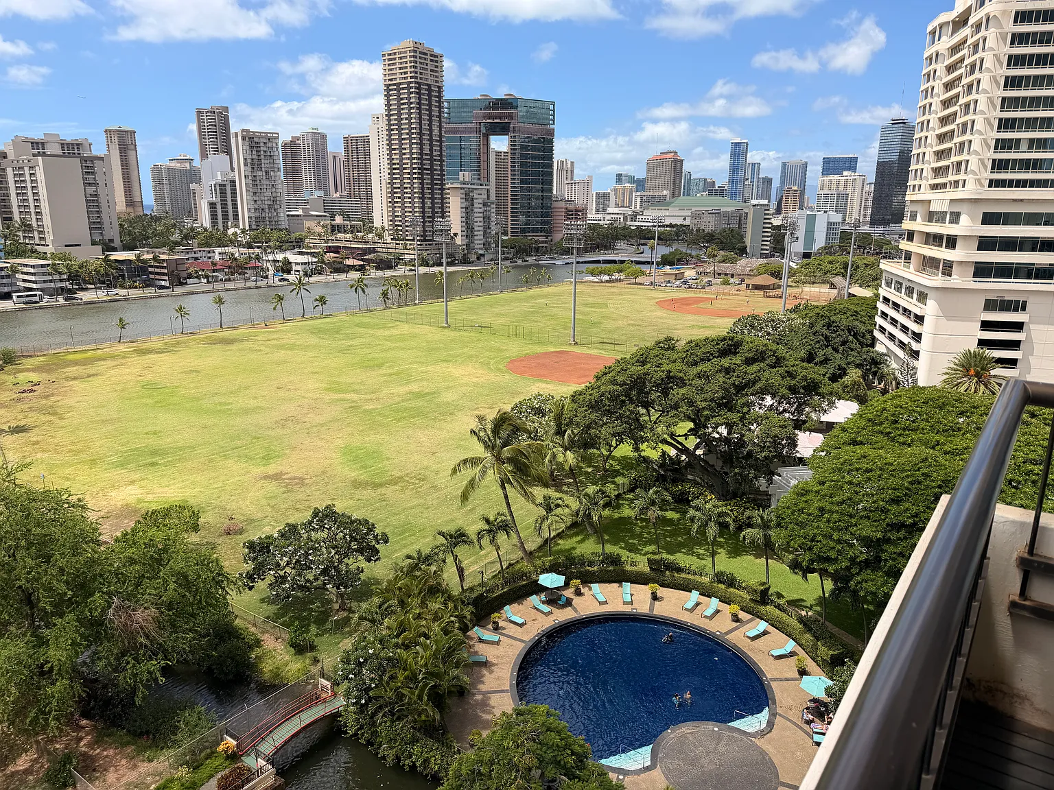 2 bed, 824 sqft, $3,000 — Photo 2