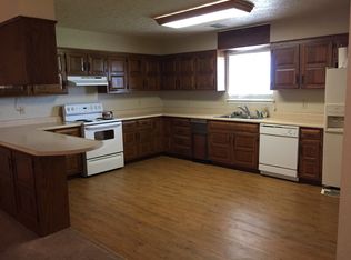 106 Red Rock Rd, Clinton, OK 73601