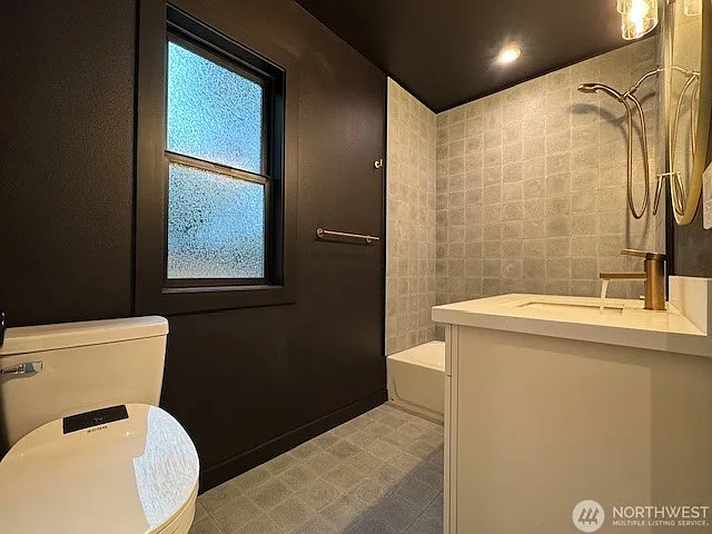 209 SW 132nd St — Photo 2