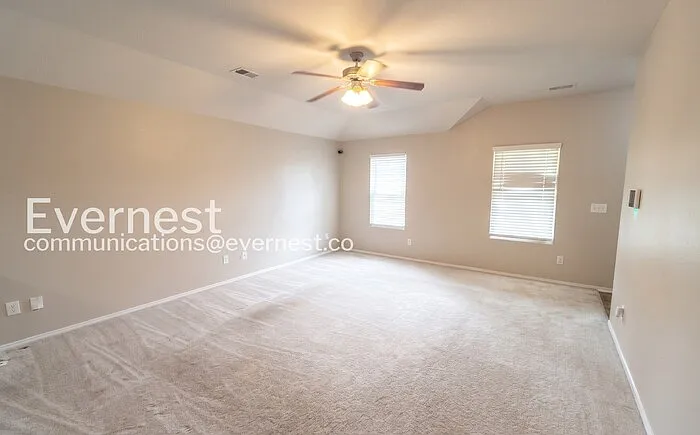500 Margaret Ln — Photo 2
