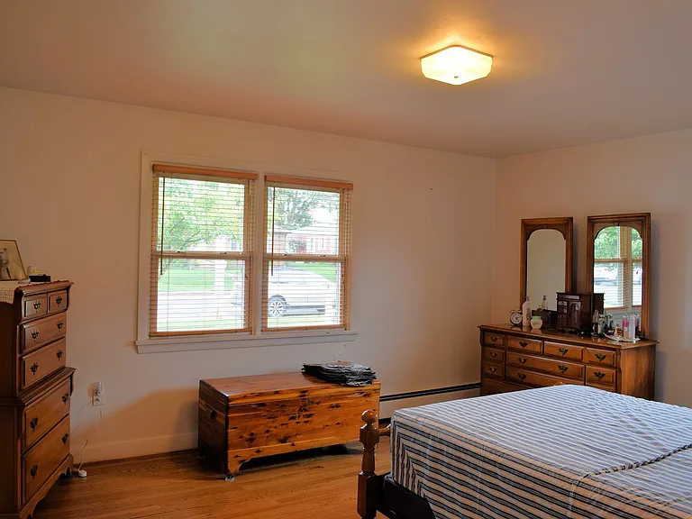 847 E Maple St — Photo 26