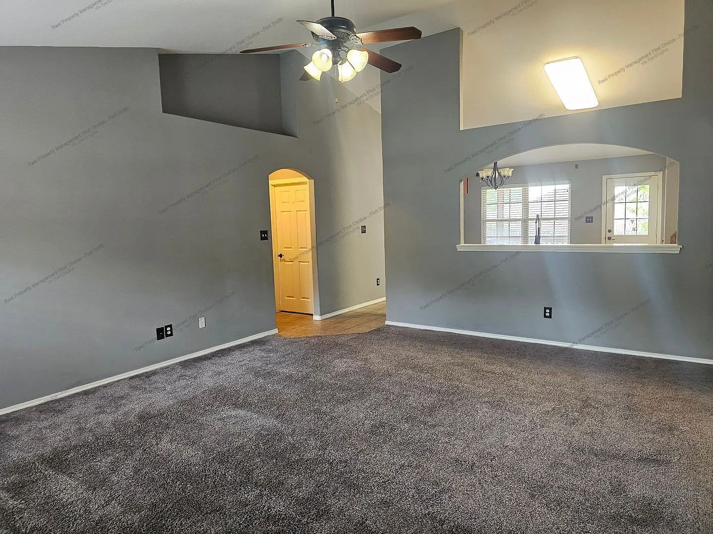 3 bed, 2.0 bath, 1527 sqft, $1,600 — Photo 2
