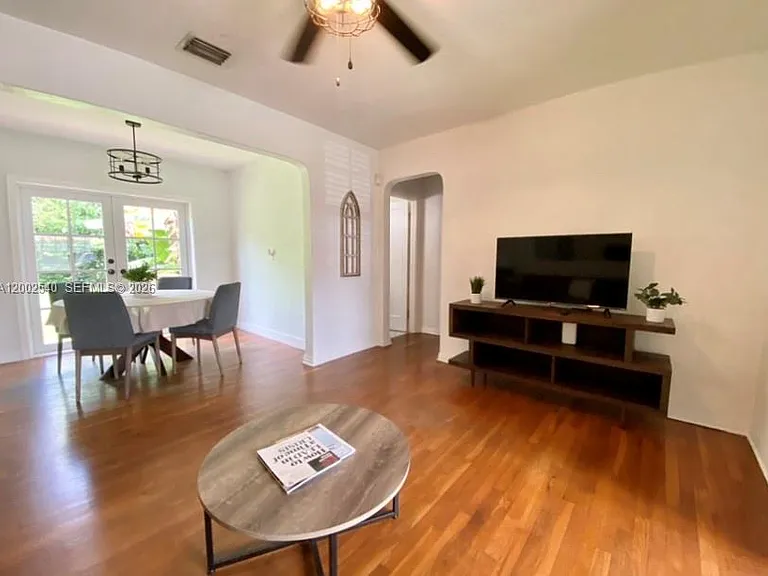 4619 SW 10th St — Photo 5