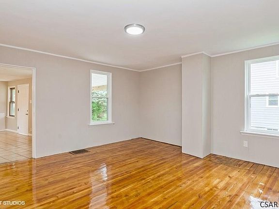 2nd image of 100 Richmond St