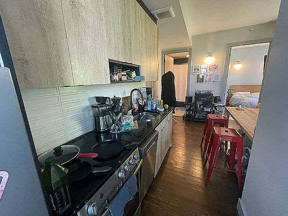 3rd image of 263 Franklin Ave #6B