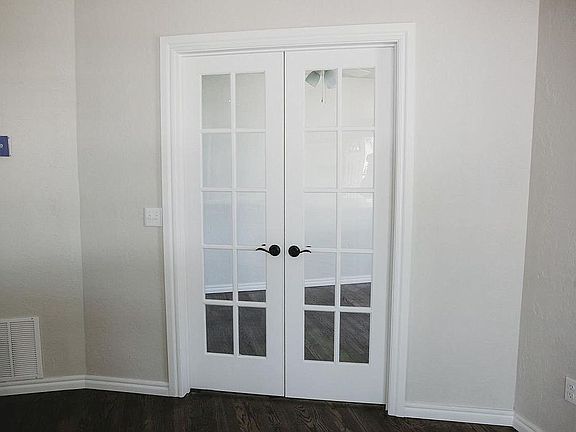 3rd image of 218 Wilcox