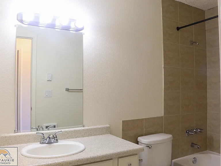 4545 SE Ina Ave #18 — Photo 6