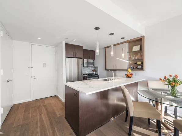 350 West 53rd Street 6J image 3 of 14
