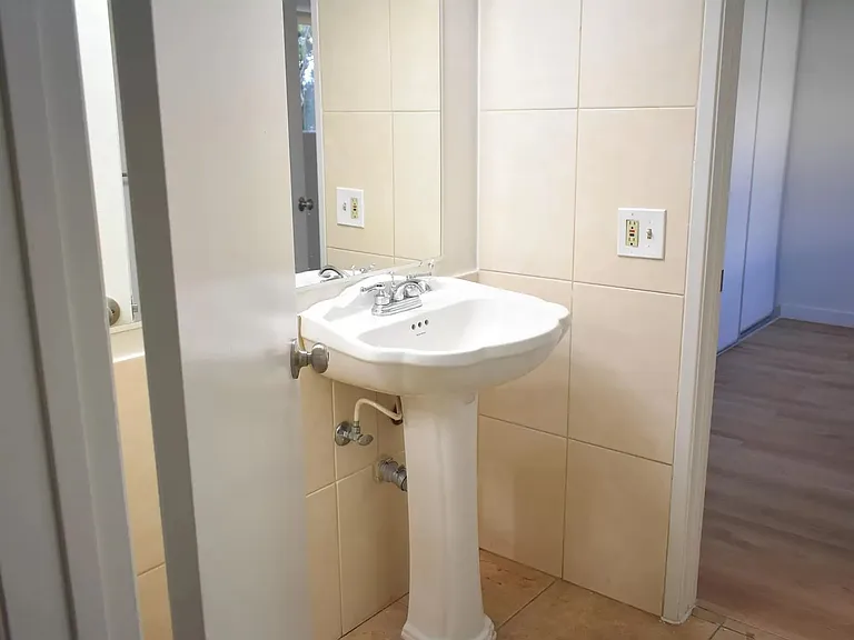 5412 Lindley Ave #103 — Photo 9