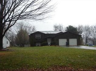 36132 Valley Dr, Paw Paw, MI 49079