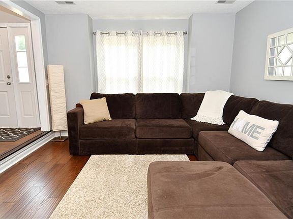 5th image of 6751 Royal Ln