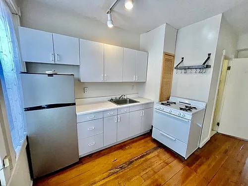 13 Charter St #3F Photo 1