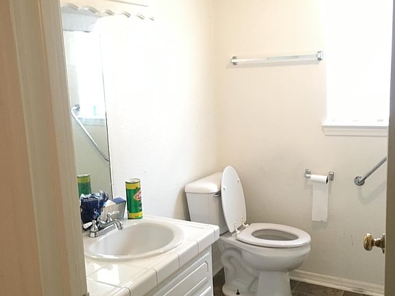 5th image of 1019 E Highland St