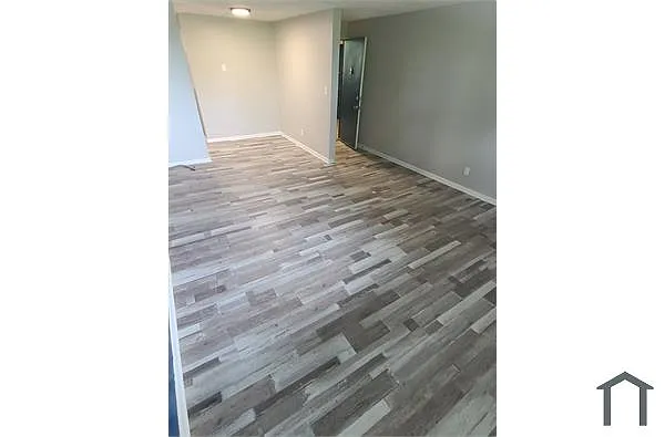 Building Photo - 5461 Cedonia Ave #2B