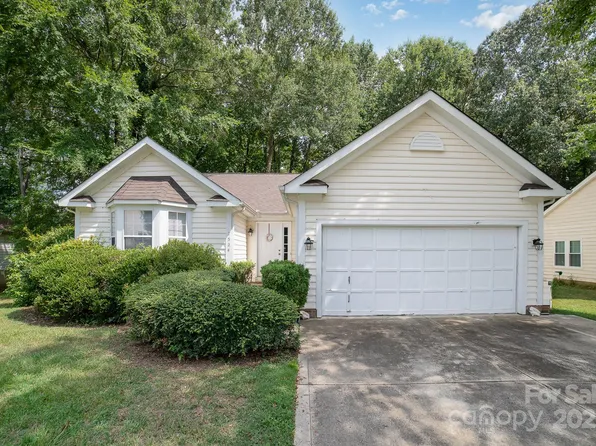 7524 Claiborne Woods Rd, Charlotte, NC 28216