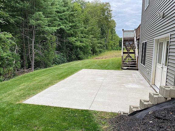 Back Yard (15'x30' patio)