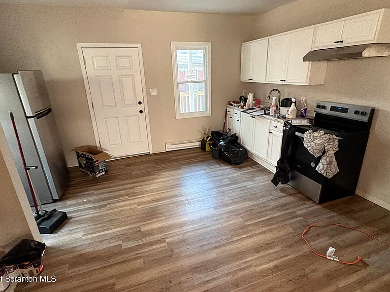 1014 Snyder Ave — Photo 3