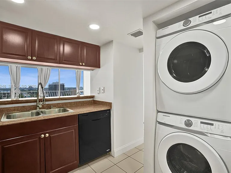 7601 E Treasure Dr #2205 — Photo 4