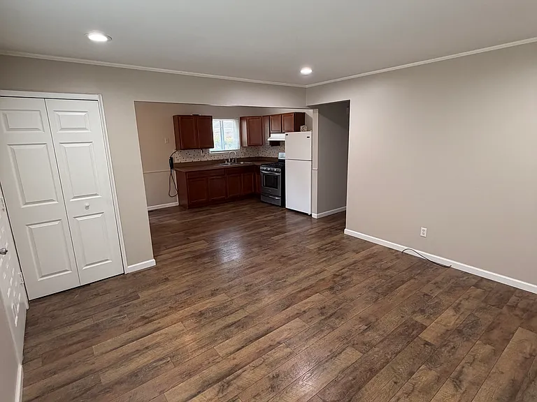 32200 Linderman Ave — Photo 6