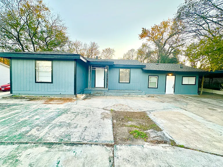104 E Fowler Ave — Photo 6