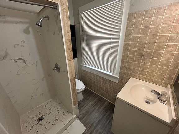 5th image of 612 26th St W APT 1
