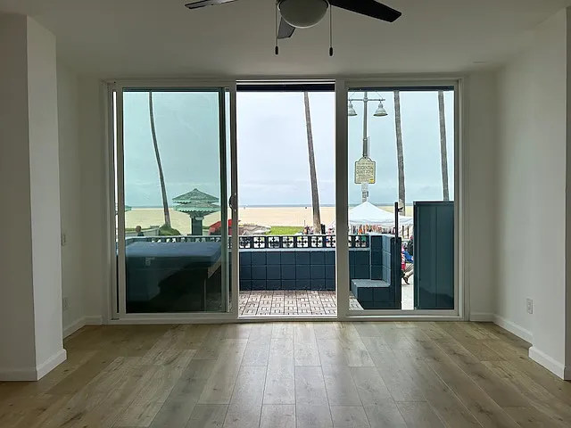 Beach House Apartments — Photo 32