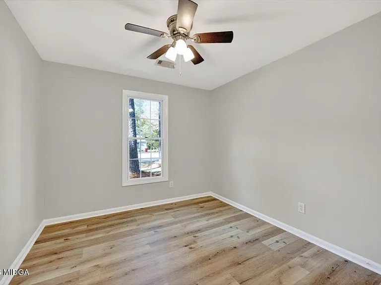 1376 Greentree Pkwy — Photo 16