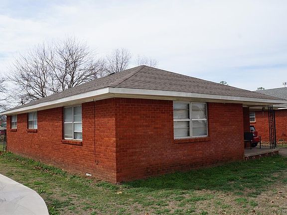 2nd image of 324 W Comanche St