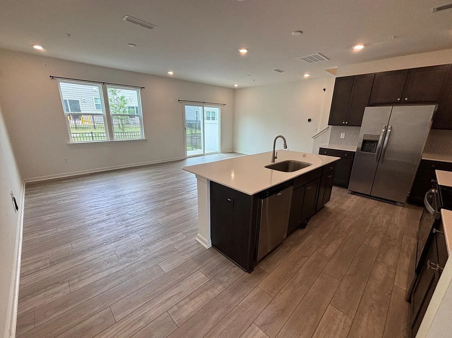 3 bed, 2.5 bath, 1566 sqft, $2,495 — Photo 3