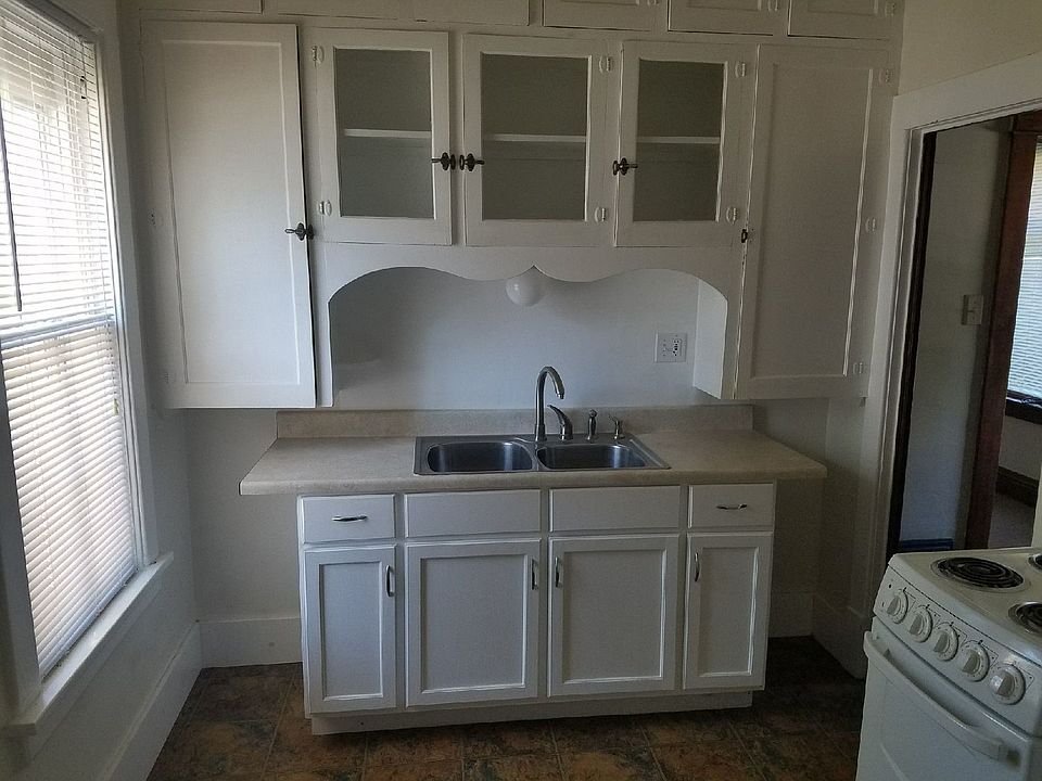 2nd image of 517 Morris St APT 2