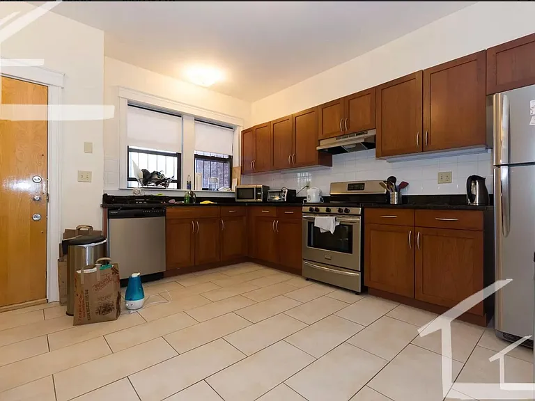 18 Euston St #20 — Photo 5