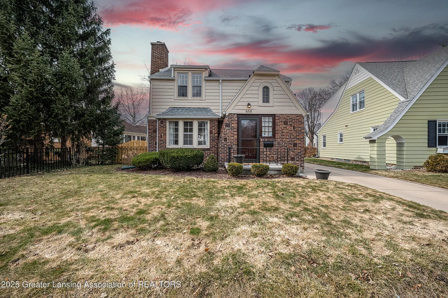 555 Collingwood Dr photo 1