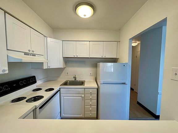4th image of 4020 Lindell Blvd APT 302