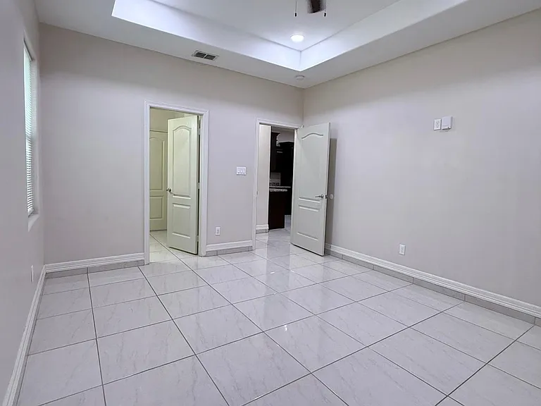 304 S Ridge Ln #1 — Photo 5