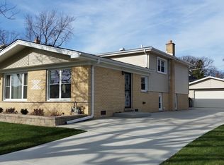 6710 W Forest View Ln, Niles, IL 60714