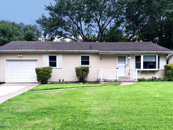 1059 Village Dr, Bowling Green, OH 43402