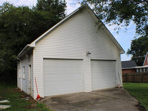 5th image of 340 Marion St