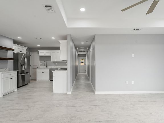 4th image of 201 Gregory Dr