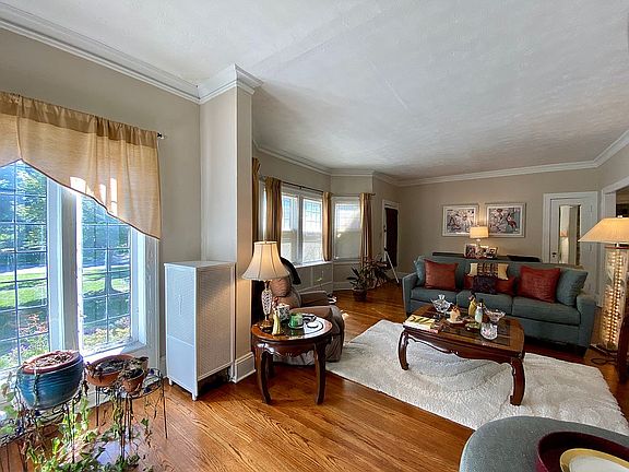 5th image of 3385 Euclid Heights Blvd