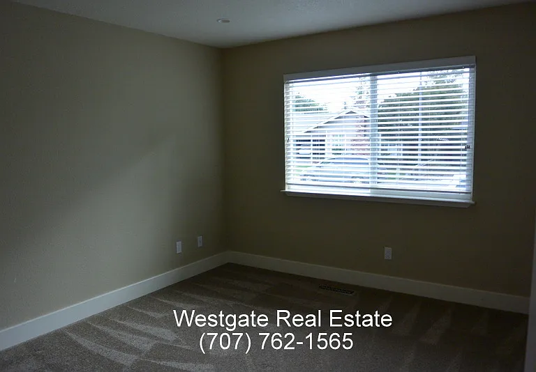 530 Chase St — Photo 13
