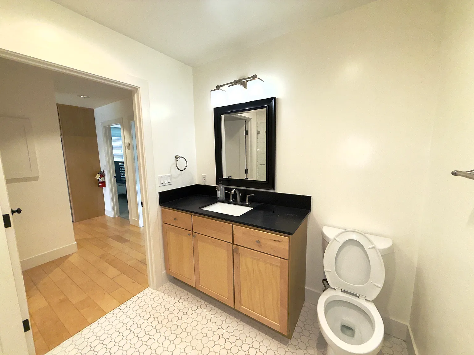 2 bed, 856 sqft, $3,500 — Photo 3