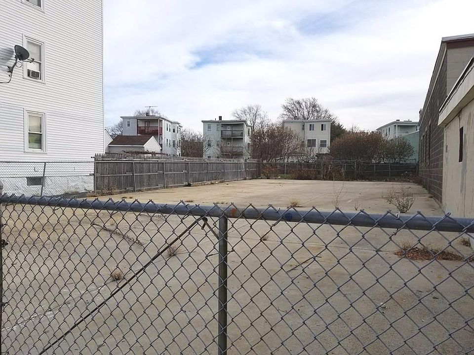 1st image of 10 1/2 Winter St
