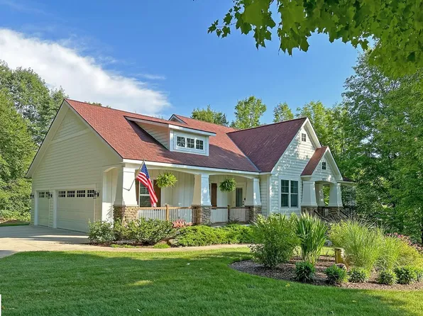 9372 E Summerfield Dr, Traverse City, MI 49684