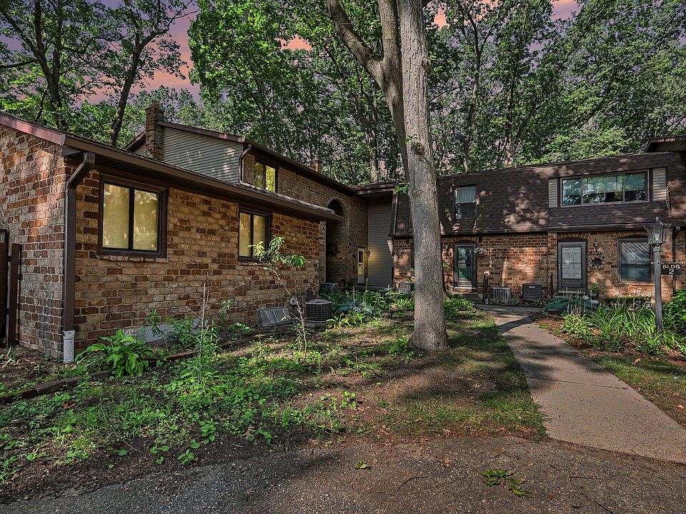 1st image of 2579 Chatham Woods Dr SE